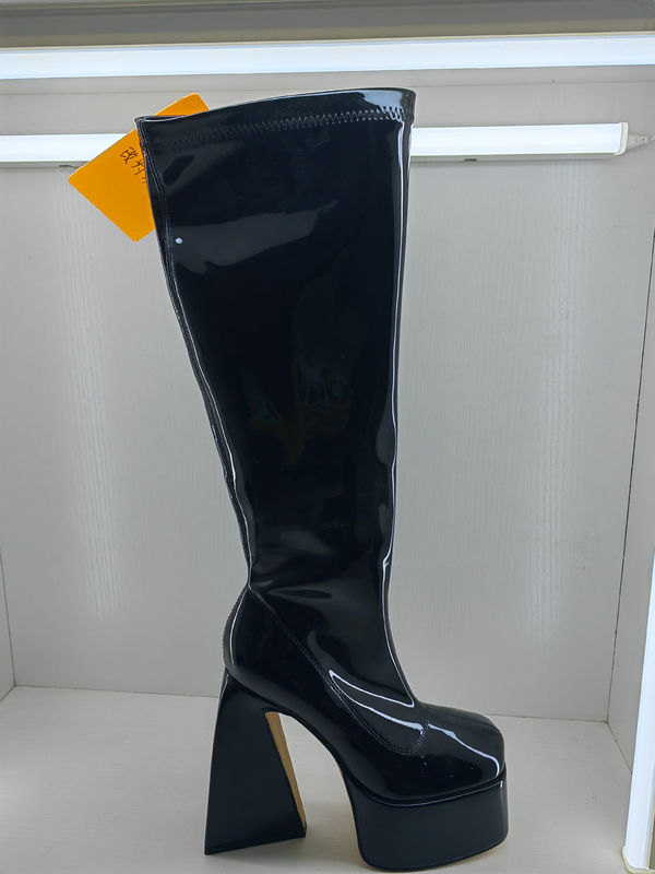 টানুন বন্ধ টাইপ মহিলাদের জুতা বুট সঙ্গে Chunky Heel কঠিন নিদর্শন